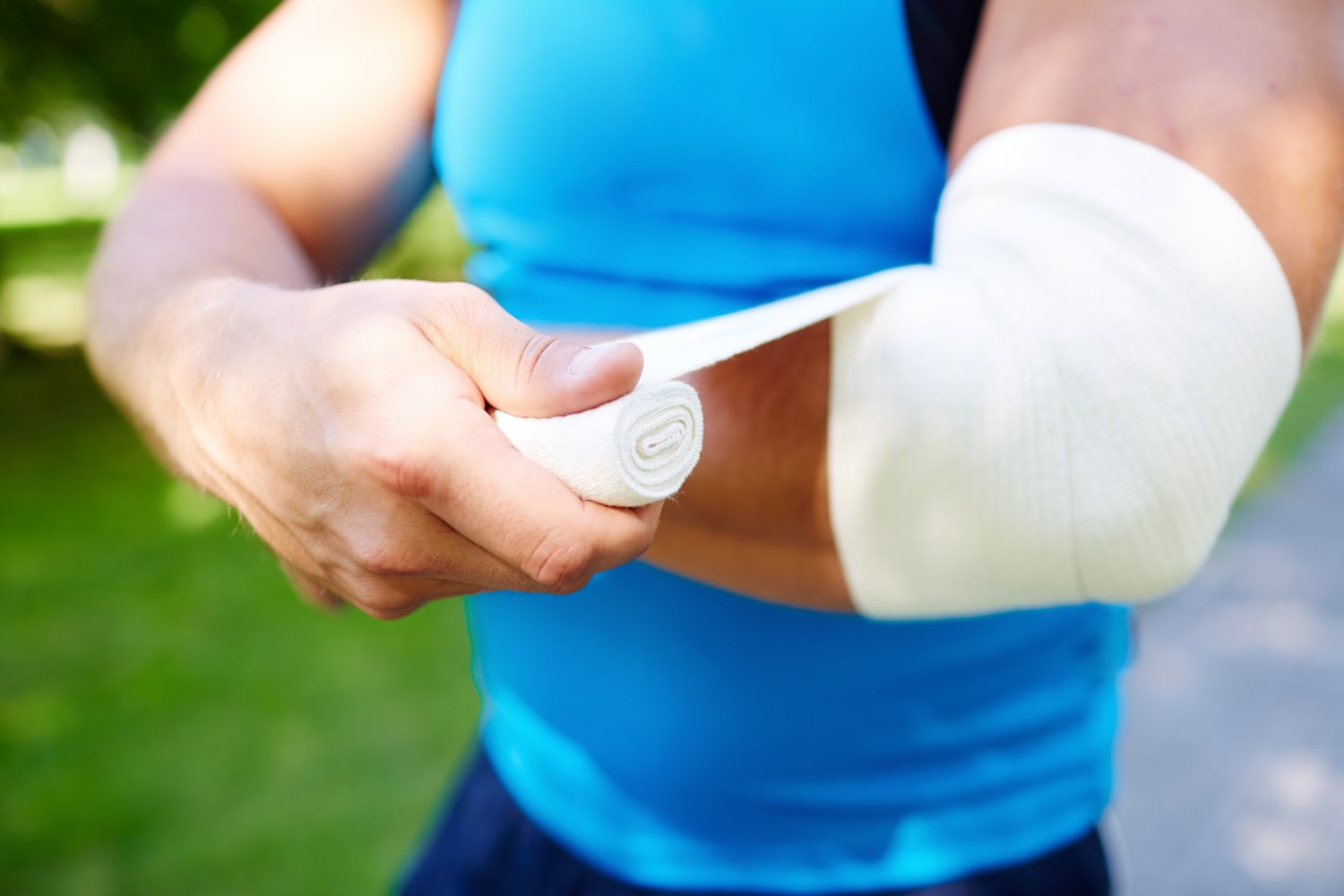 sportsman-bandaging-elbow